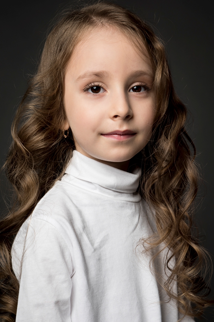 Амалия Нирова - аккредитованная модель для участия в подиумных показах на Междунродной Детской Неделе моды